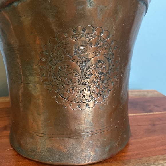 antique handmade forged hammed copper floral bird engraved pitcher coal scuttle - Picture 3 of 9